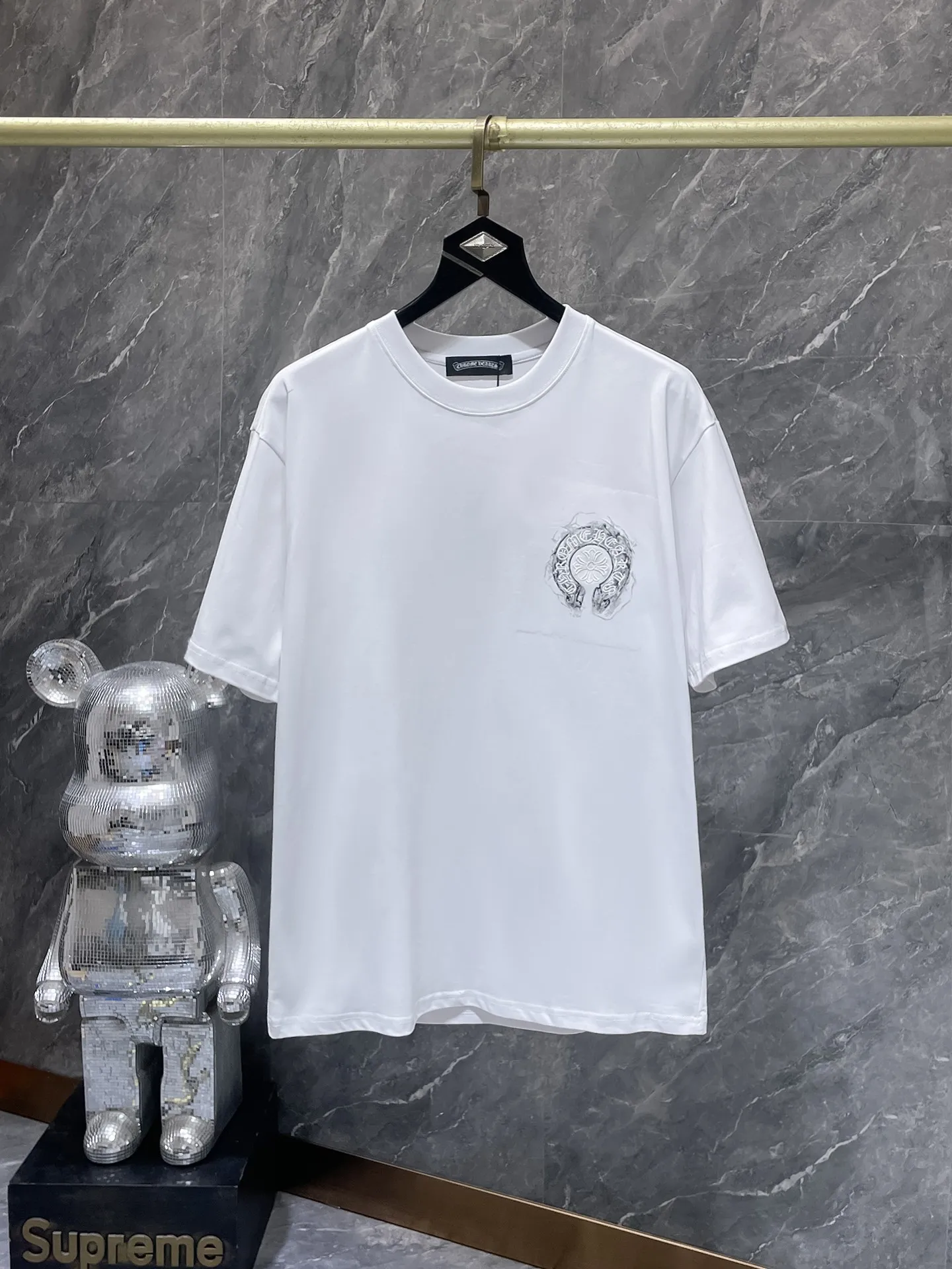 P166 New Chrome Hearts 25ss for summer. High-weight, environmentally friendly and high-quality top-grade fabric. 280g. Crocodile Sanskrit cross embroidery. Hand-painted short-sleeved. Vacuum embroidery method! Heavy embroidery! ! ! Tens of thousands of needles! ! Counter synchronization 1:1 replica version Recommended color: black white Code number: S, M, L, XL